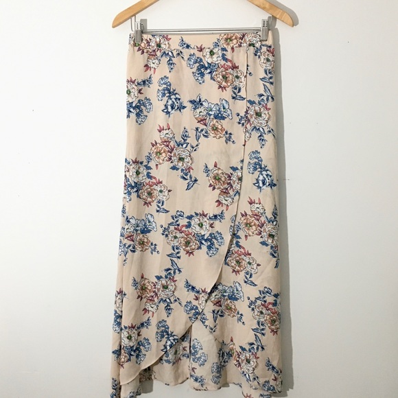 En Creme Dresses & Skirts - Sold🚫 En Creme Floral Hi-Low skirt